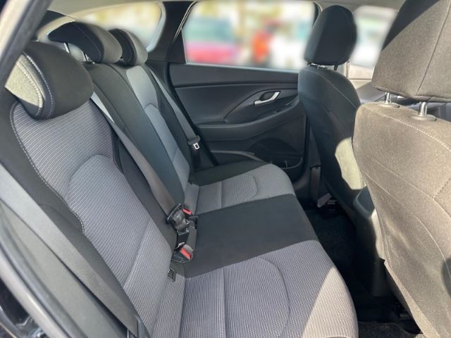 Fahrzeugabbildung Hyundai i30 cw Select Mild-Hybrid Klima,Sitzheiz,RFK,PDC