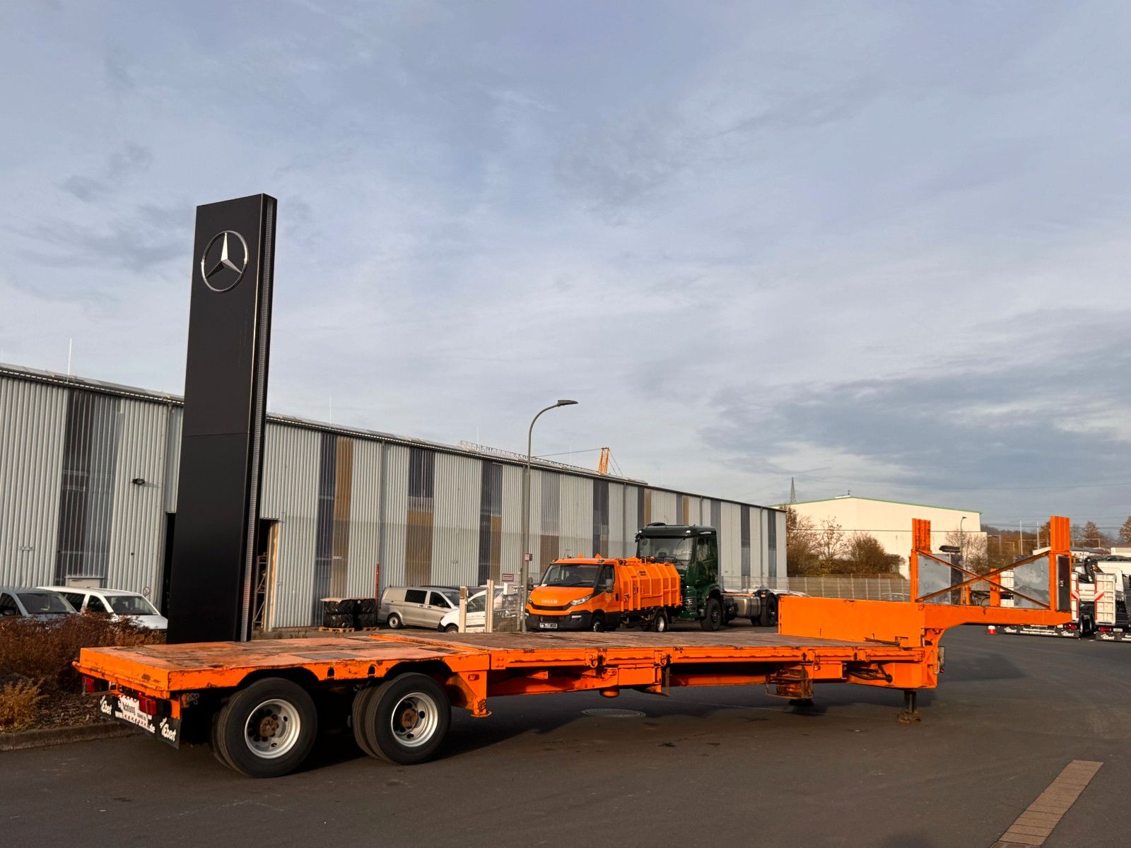 Fahrzeugabbildung Dinkel DSAFA 36000 Schräglader/Tieflader 2x Lenkachse