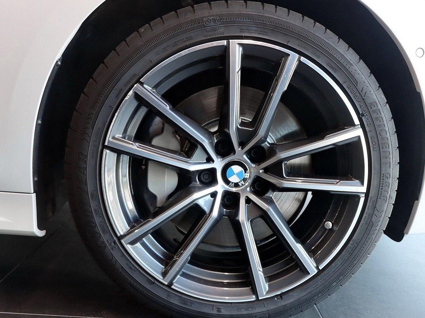 BMW 330i xDrive Touring Sport Line, eAHK, Kamera