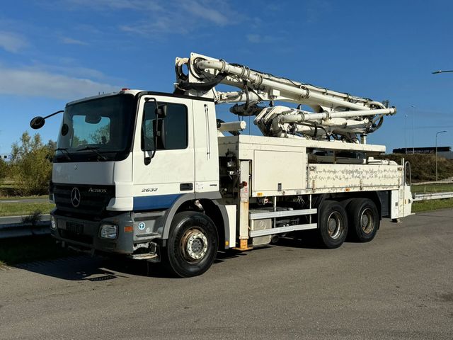 Mercedes-Benz MercedesBenz Actros 2632 6x4 with Putzmeister BS