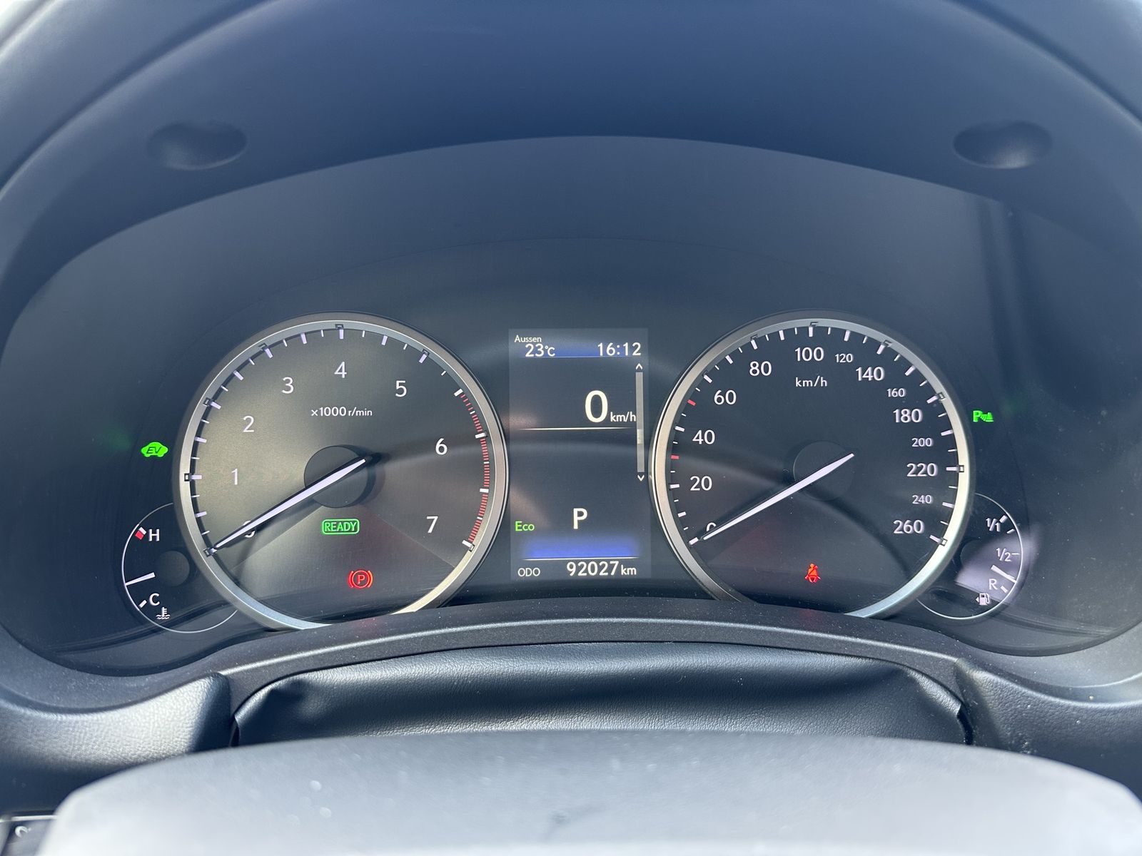 Fahrzeugabbildung Lexus NX 300h AWD Executive NAV+LED+SHZ+KAMERA+1HD+PP