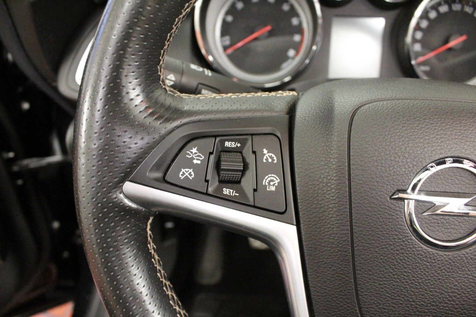 Fahrzeugabbildung Opel Cascada 1.4 Turbo 103kW ecoFLEX Active