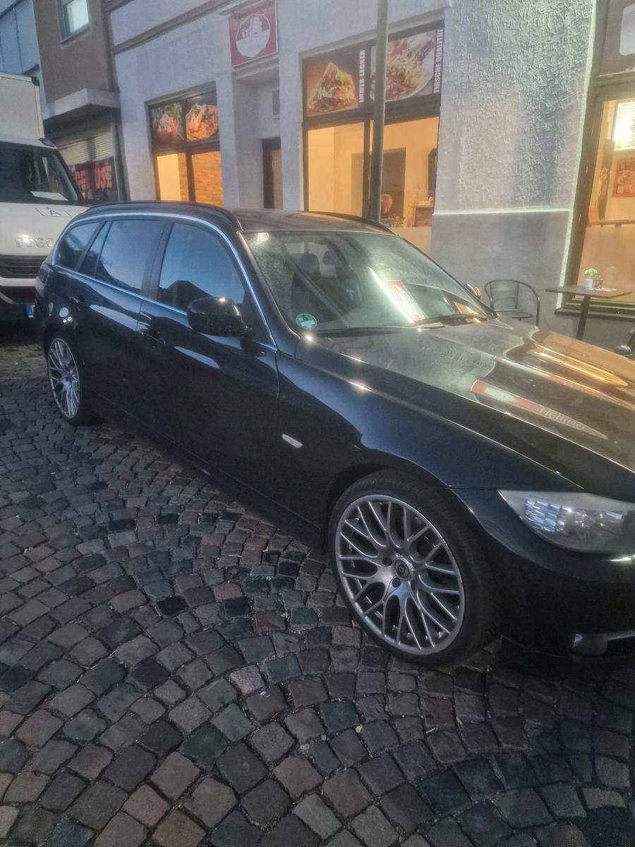 BMW 320 2012 — вигляд ззаду