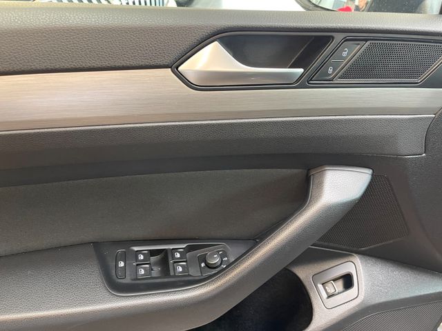 Volkswagen Passat Variant *LED*AHK*ACC*3ZONEN*1HAND*