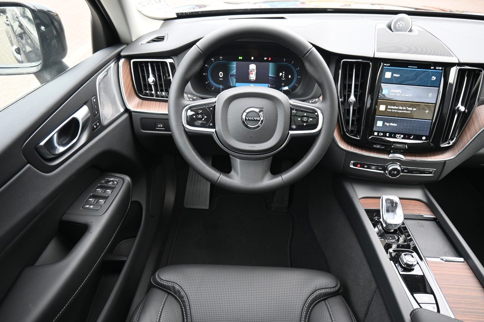 Fahrzeugabbildung Volvo XC60 B4D AWD Ultimate Dark*STDHZG*B&W*LUFT*ACC