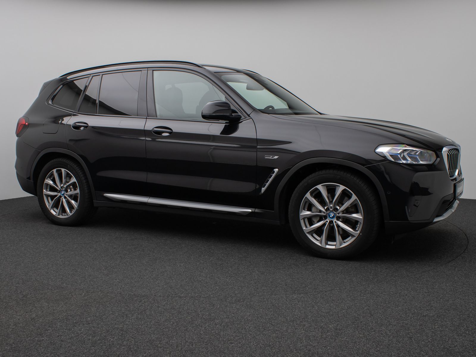 Fahrzeugabbildung BMW X3 xD30e Laser HUD DAB HiFi AHK Komfort 19Zoll