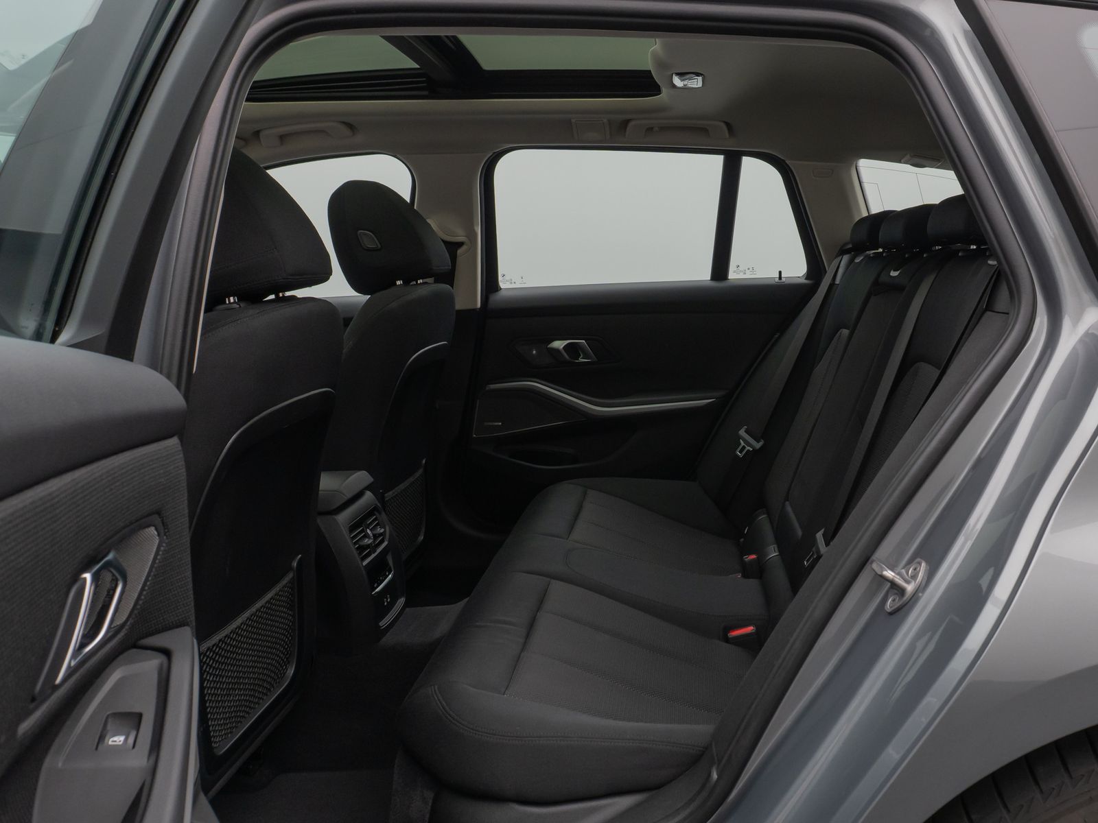 Fahrzeugabbildung BMW 320d Panorama DAB H/K Lordos Stop&Go PDC LED