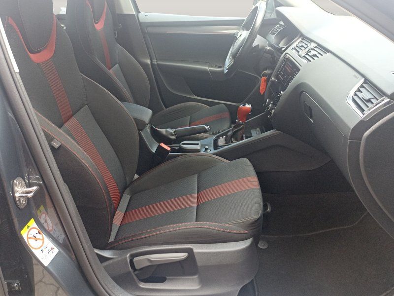 Fahrzeugansicht 15 Fahrzeugabbildung SKODA Octavia 1.6 TDI Style DSG LED+SCHIEBEDACH+PDC+S