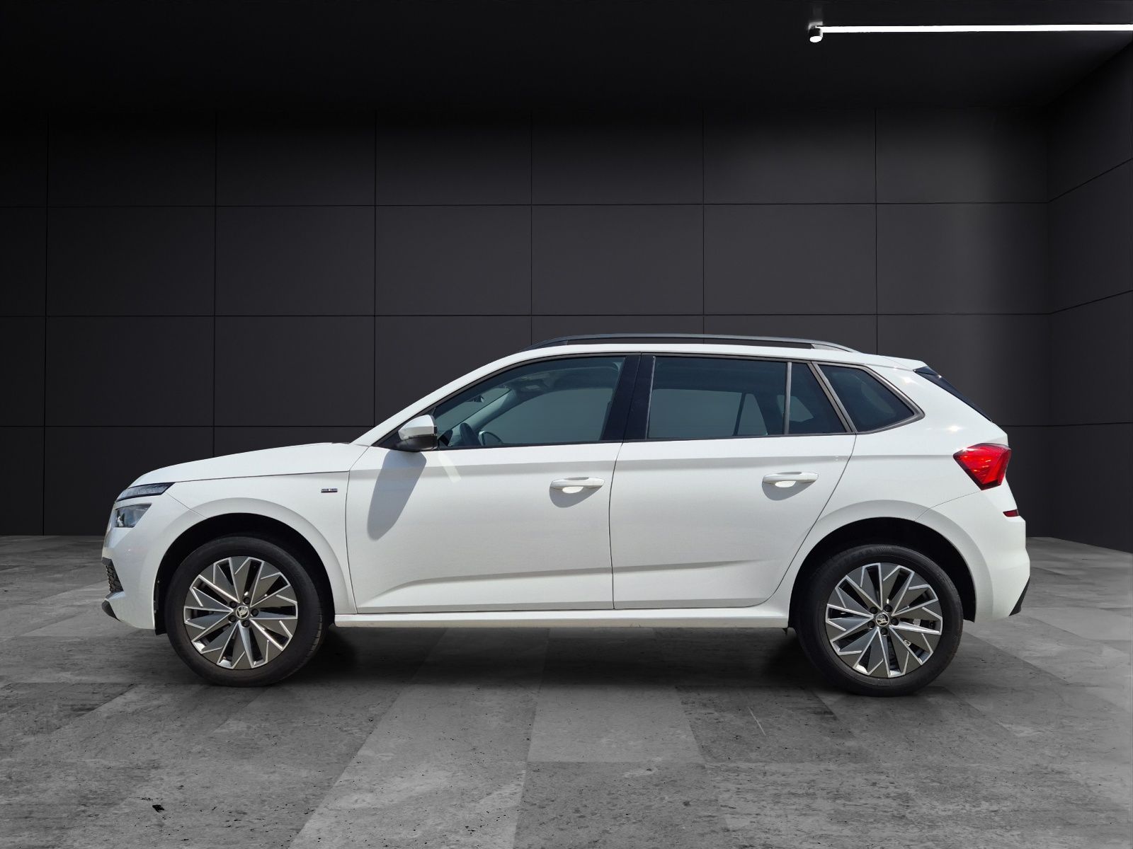 Fahrzeugabbildung SKODA Kamiq TSI Clever LED Navi AID GRA PDC SH LM