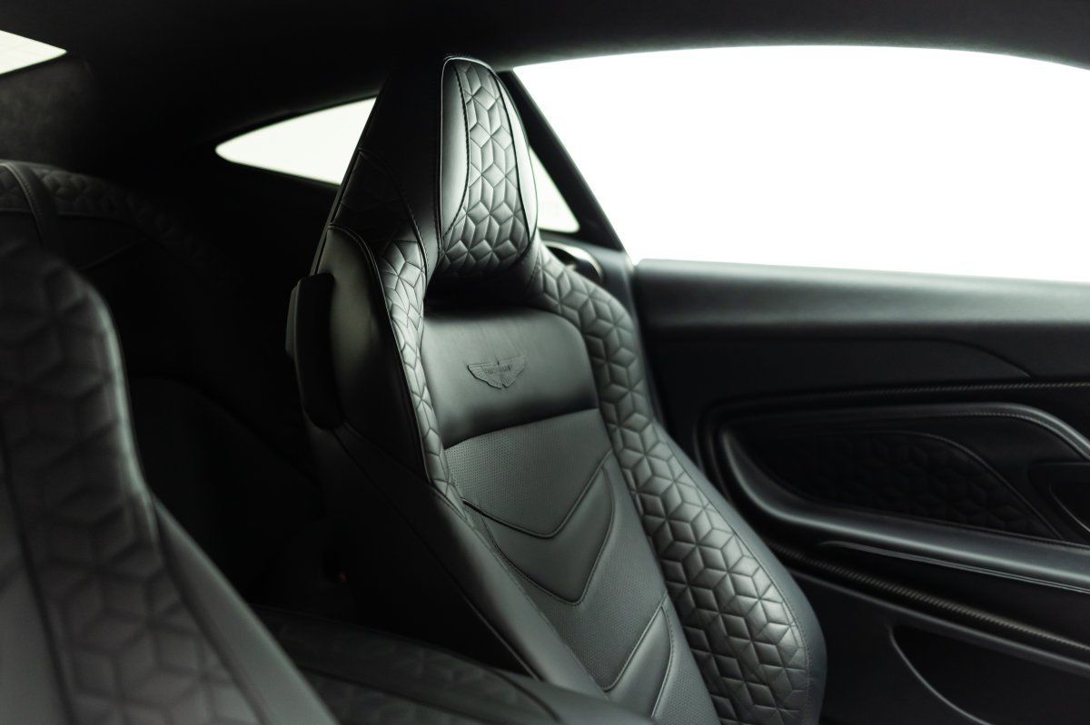 Aston Martin DBS (5.2 V12 FULL CARBON/1.Hand/Deutsches Fzg.)