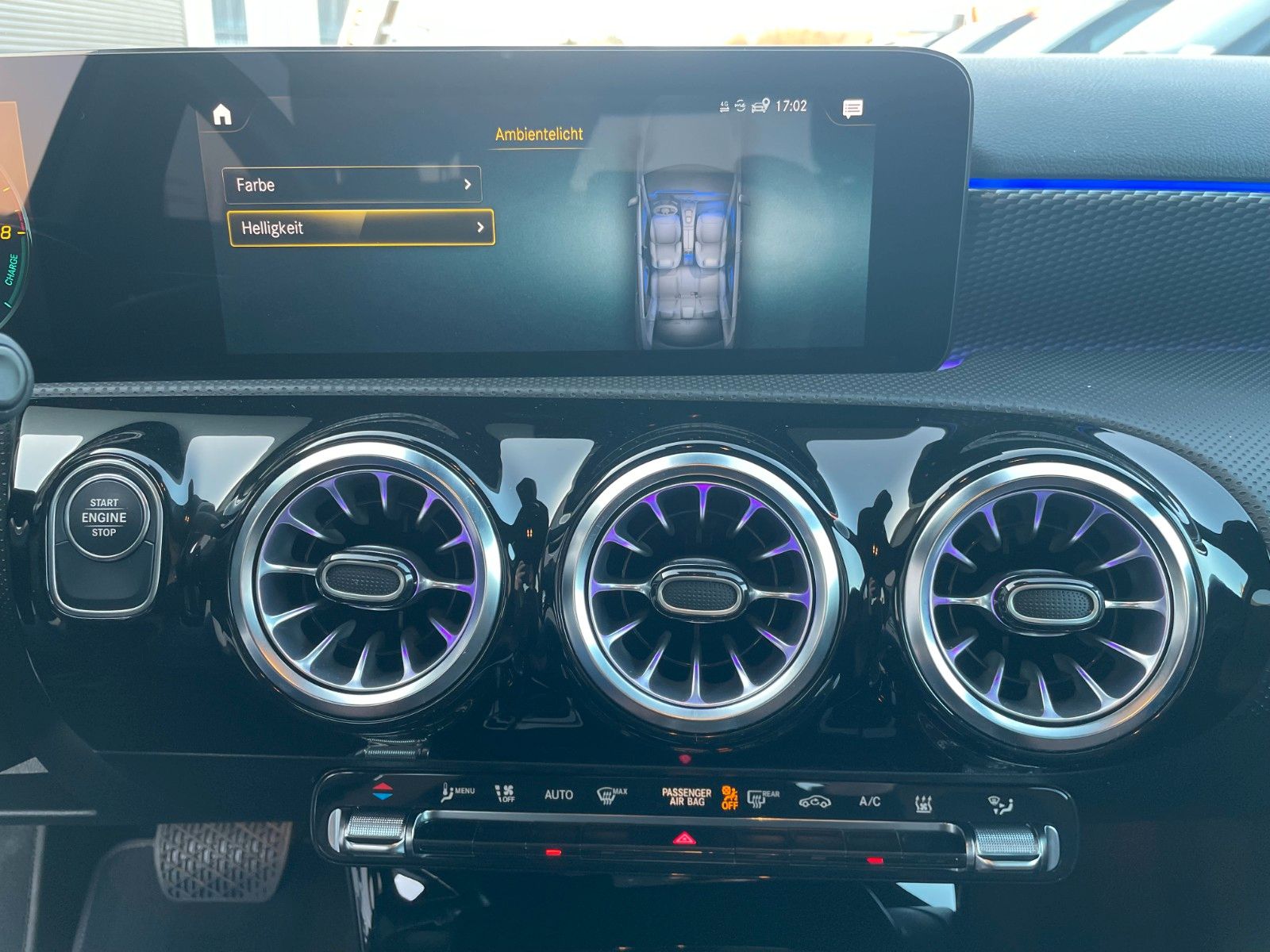 Fahrzeugabbildung Mercedes-Benz A 250e Progressive Night+AHK+Kamera+ILS+Ambiente