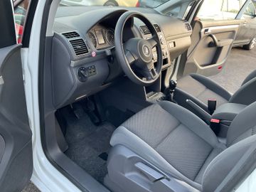Volkswagen Touran - 10