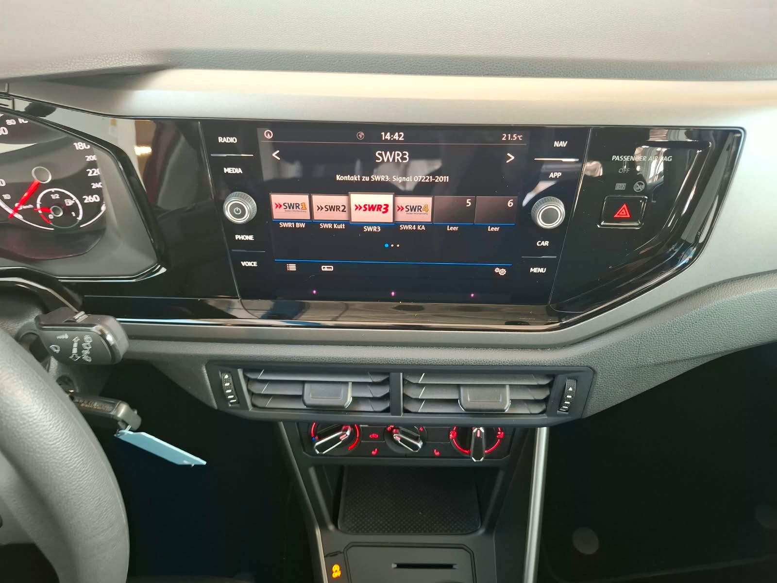 Fahrzeugabbildung Volkswagen Polo Comf. 1,0l +Licht&Sicht+Tempomat+Navigation