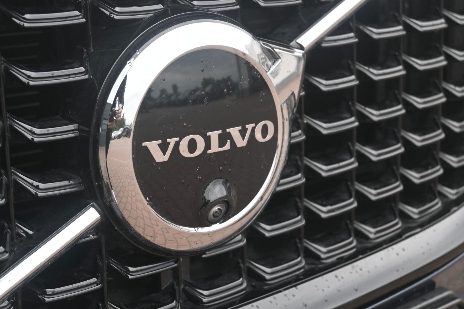 Fahrzeugabbildung Volvo XC60 B5 AWD Ultra Dark*PANO*LUFT*360°*ACC*AHK