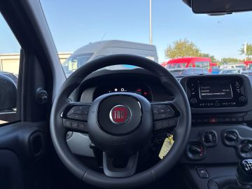 Bild 14 Fiat Panda Mild Hybrid 1.0 DAB Spurhalteass. Verkehrs