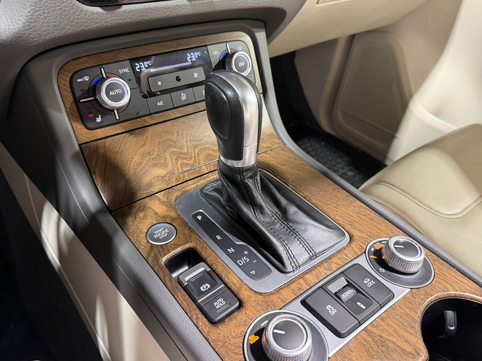 Fahrzeugabbildung Volkswagen Touareg V8 TDI /PANO7MEMORY/360°KAM/DYNAUDIO