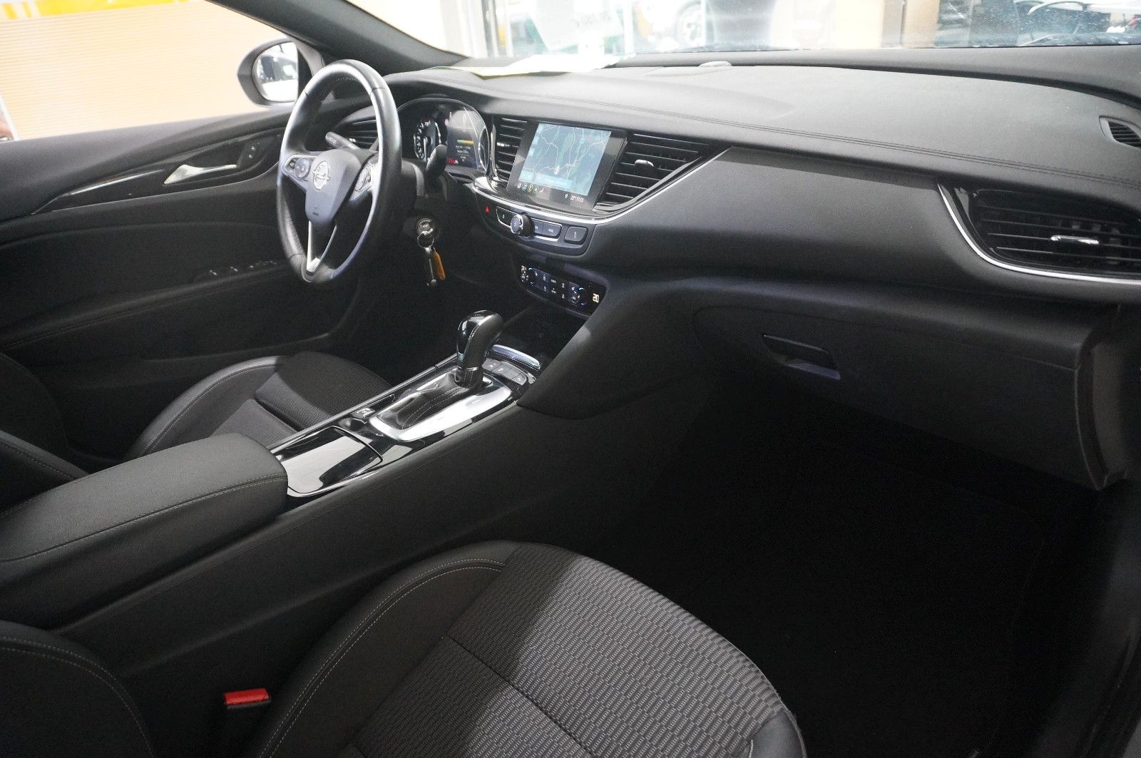 Fahrzeugabbildung Opel Insignia B ST 2.0T ELEGANCE NAVI/LED/VIRT./DAB+