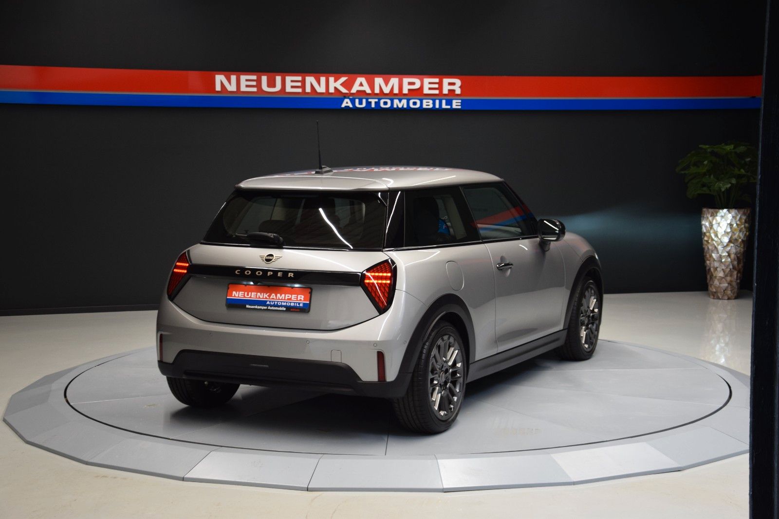 Fahrzeugabbildung MINI Cooper C Ambiente 2-Zonen LED Temp. SitzH.