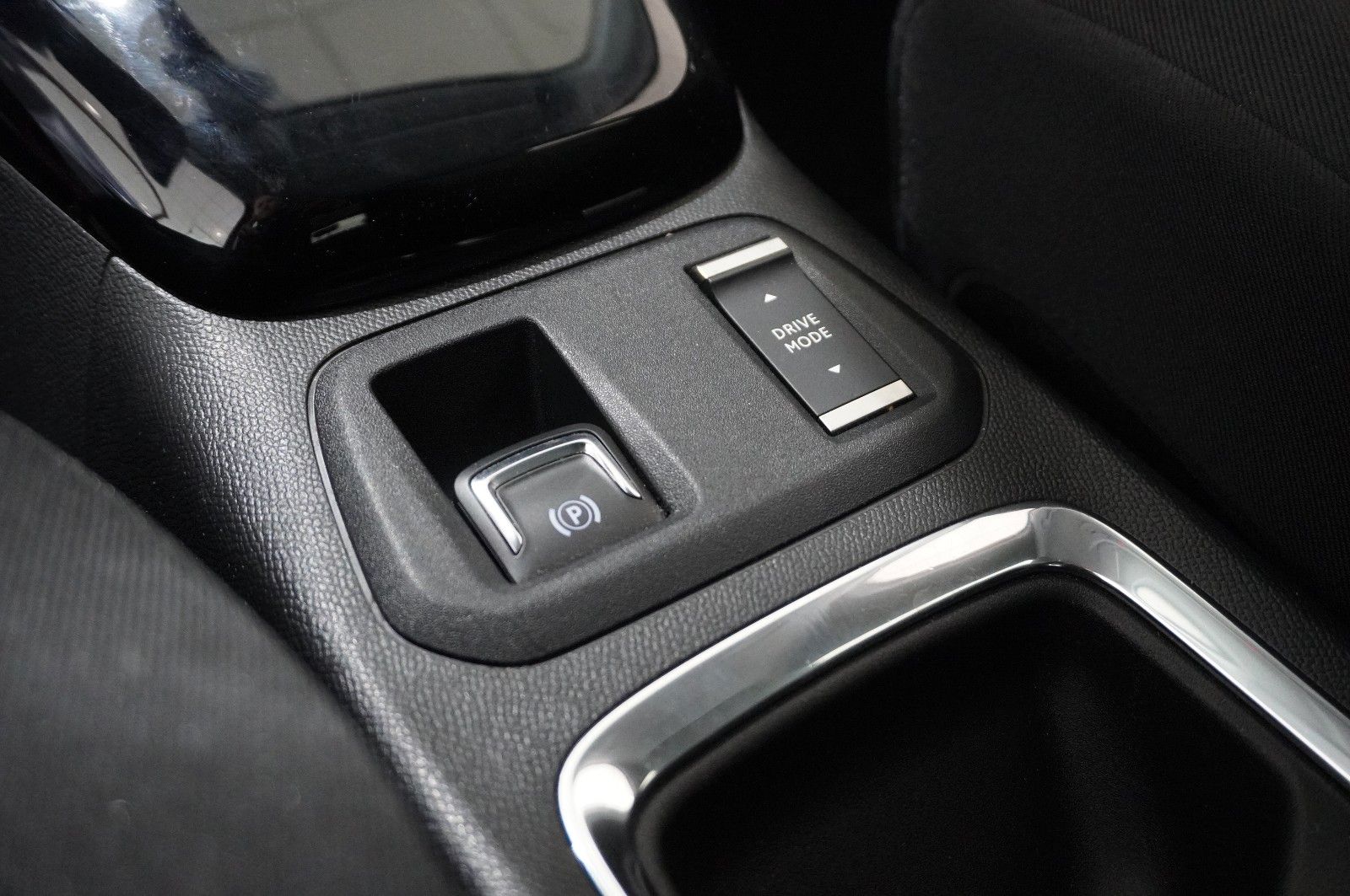 Fahrzeugabbildung Opel Corsa-e F EDITION 3-PHASIG NAVI/KAMERA/SHZ/DAB+