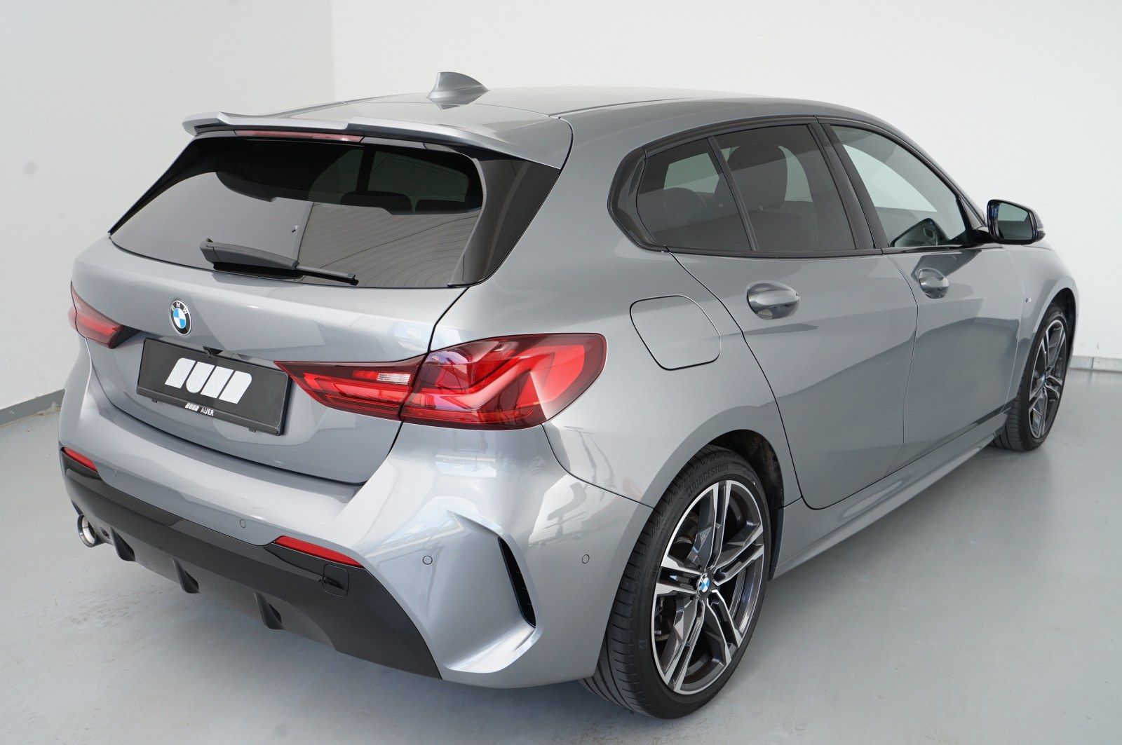 BMW 118i Limousine M-Sport AHK Shz PDC imagem 3