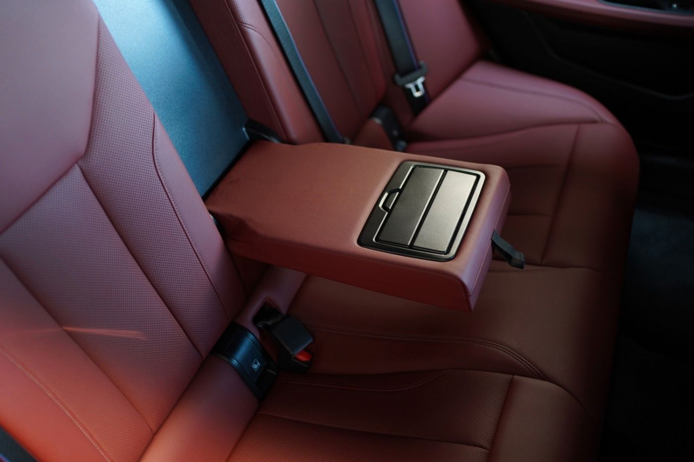 Fahrzeugabbildung BMW i4 eDrive40 GC M-Sport +ParkingAssistent+Komfort