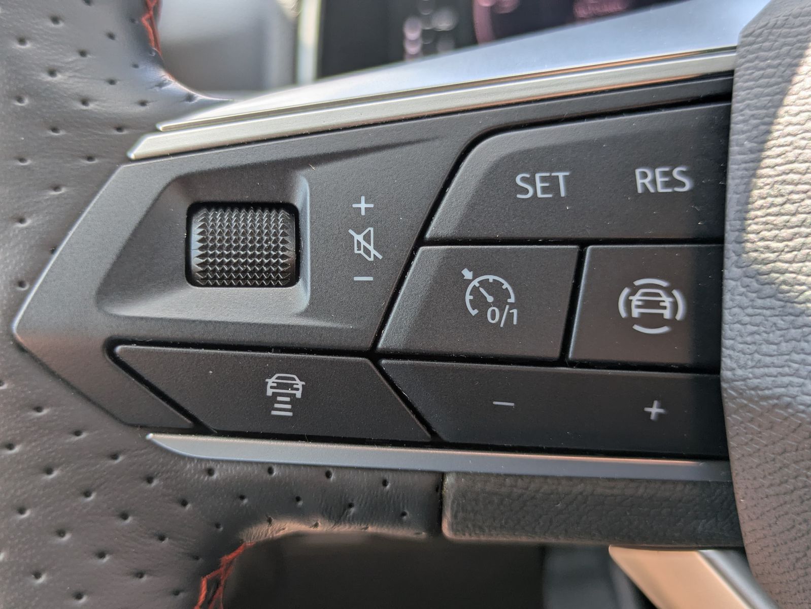 Fahrzeugabbildung SEAT Arona 1.5 TSI FR DSG AHK*ACC*LED*APP*DAB*KAMERA