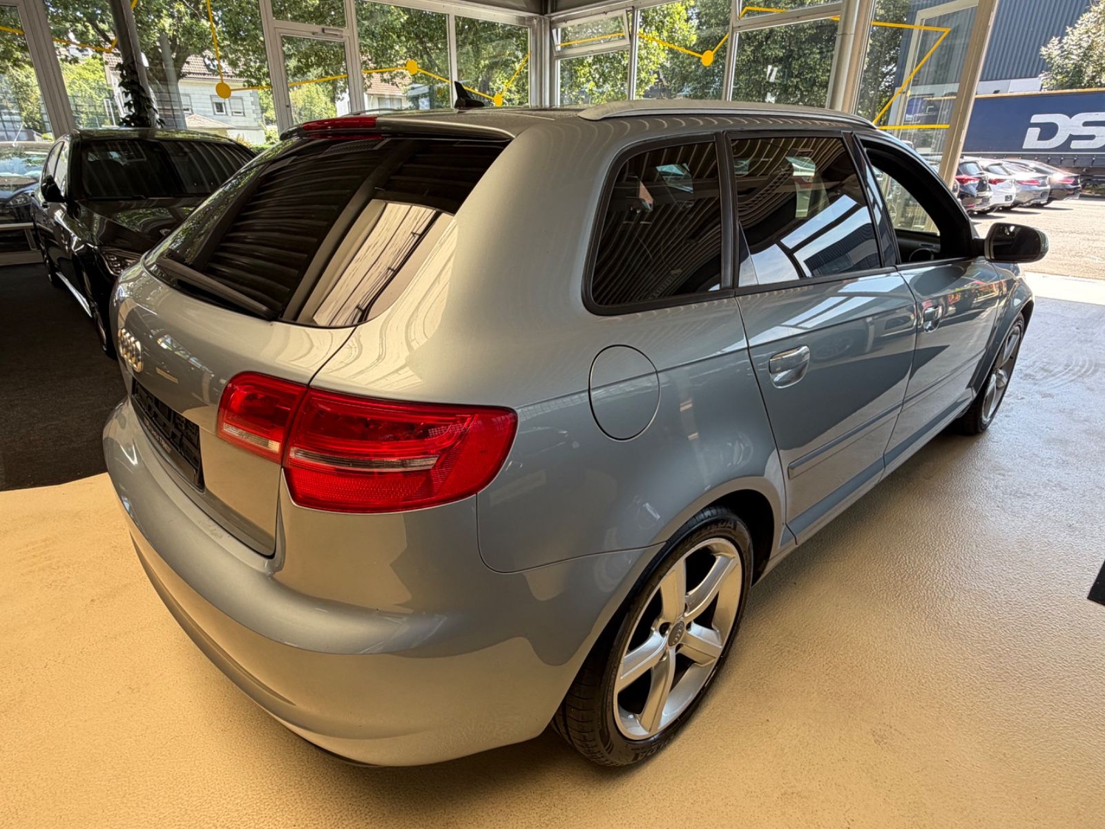 Fahrzeugabbildung Audi A3 Sportback 1.8 TFSI S line Sportpaket plus