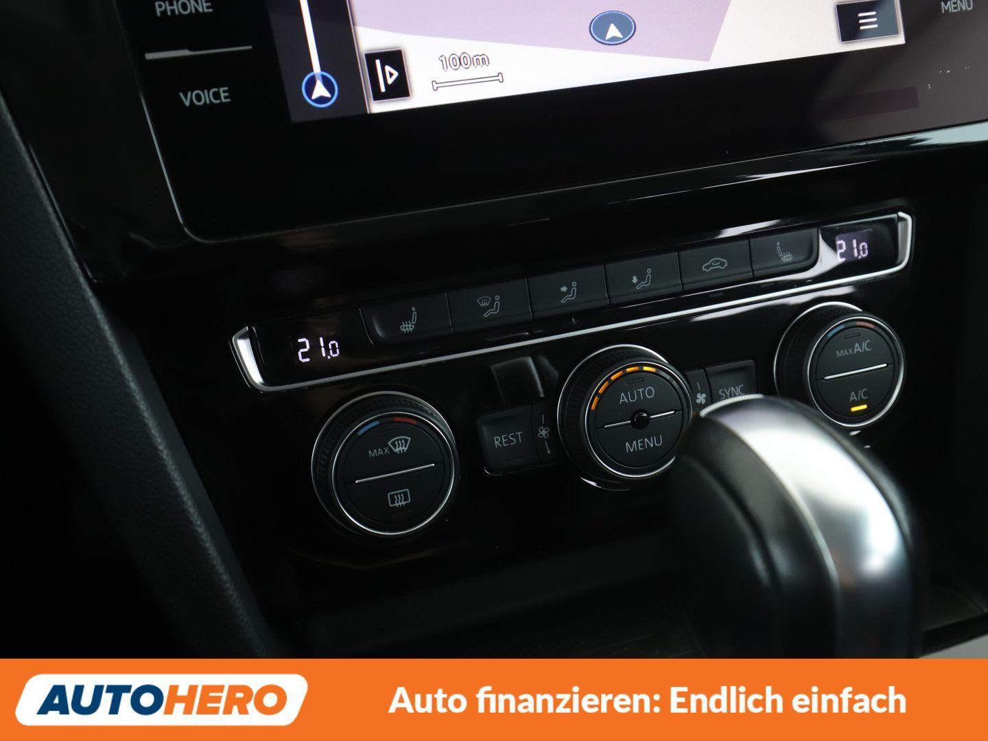 Volkswagen Passat 2.0 TSI Elegance Aut.*NAVI*PDC*SHZ*