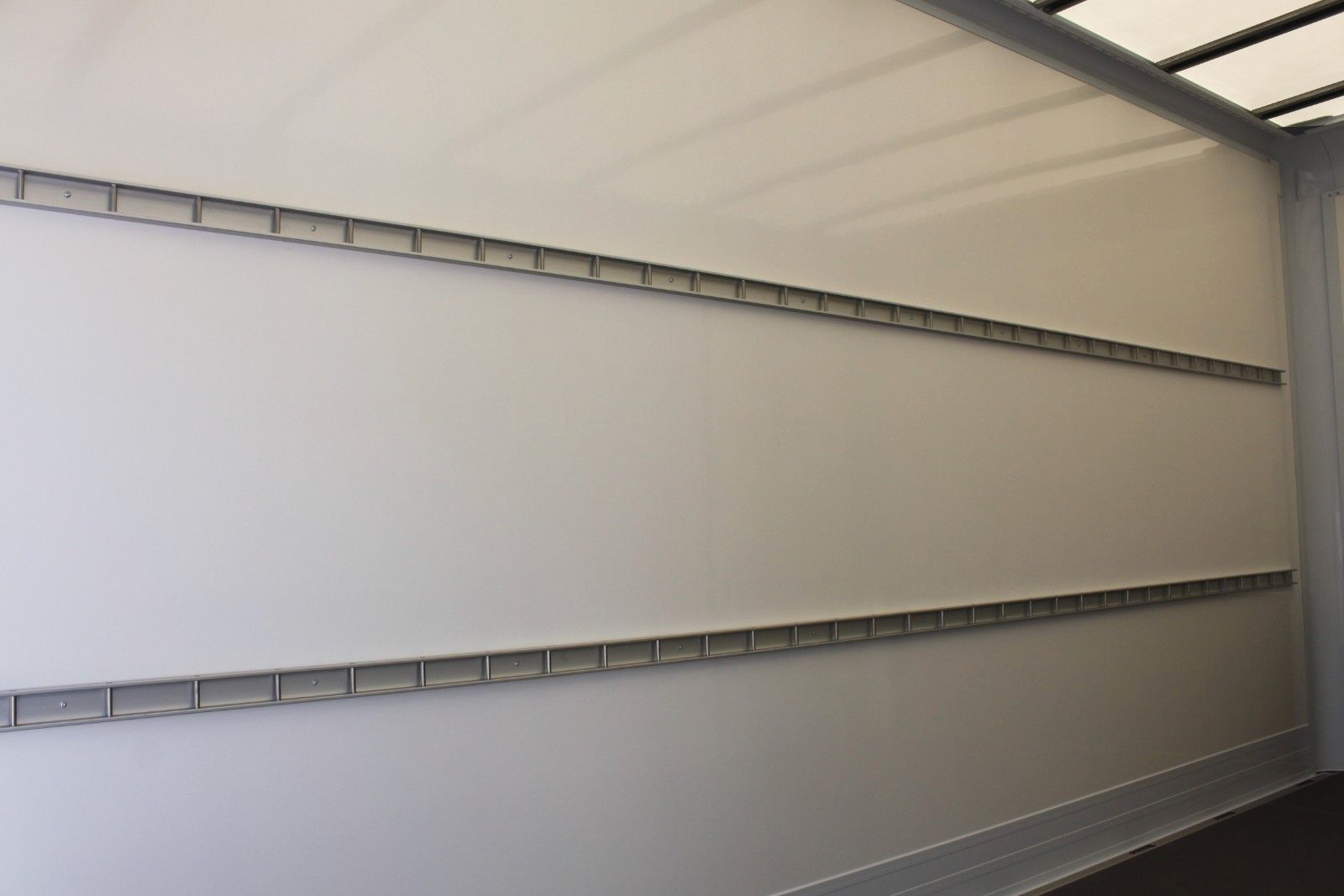 Fahrzeugabbildung Iveco 35S16A8/P Koffer/LBW/Seitentür Voll-LED