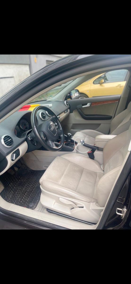 Audi A3 2010 — салон