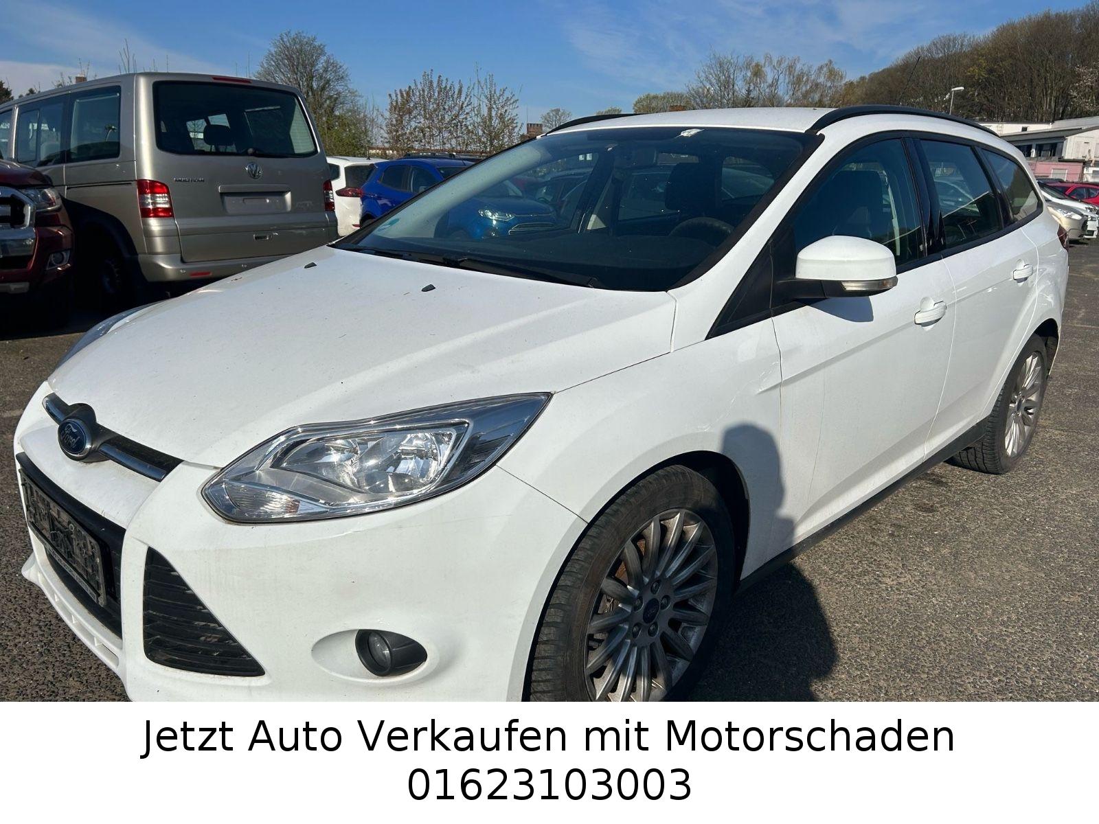 Ford Focus 2013 — rear view