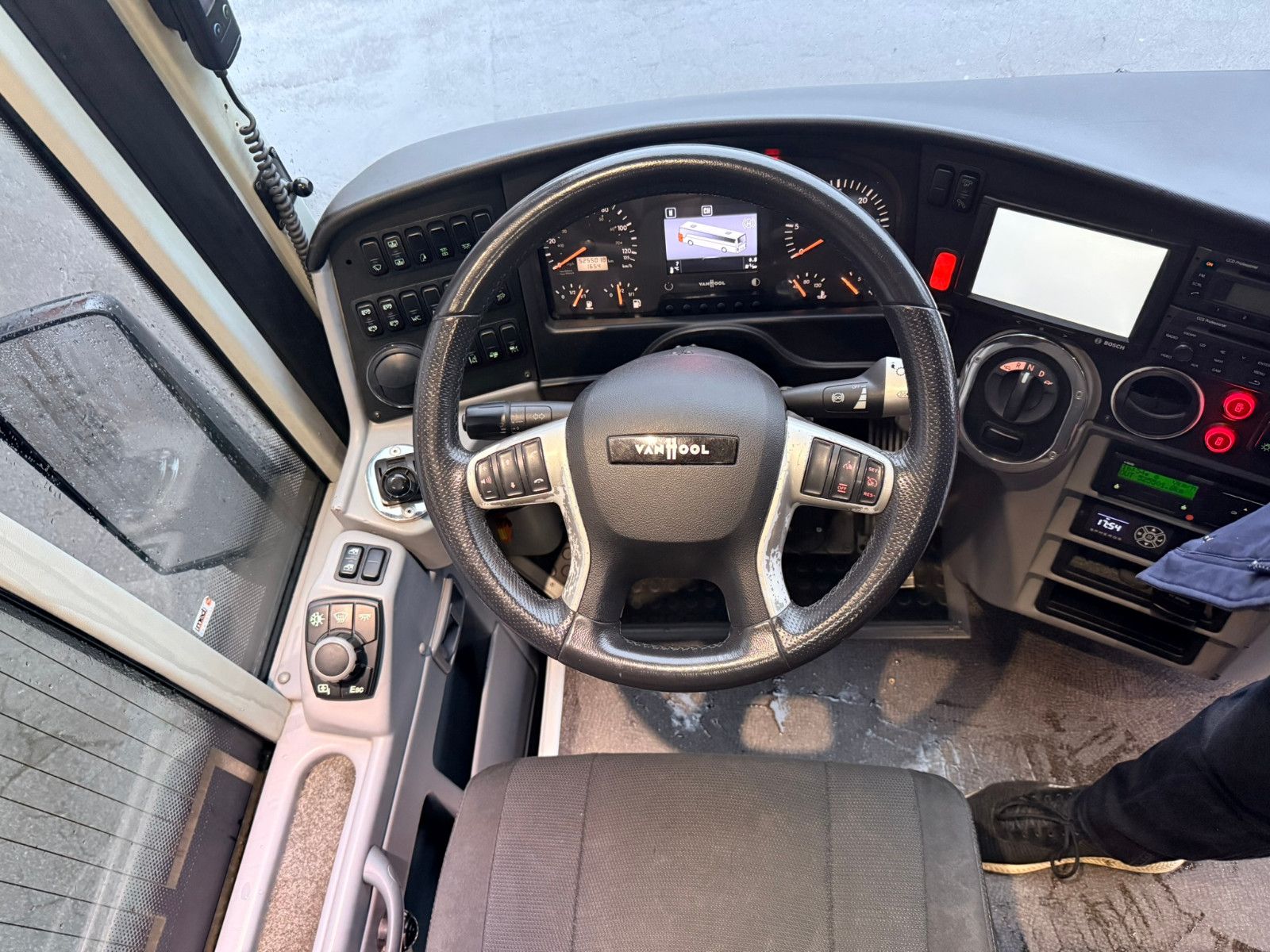 VANHOOL  2017 - Image 14 of 35