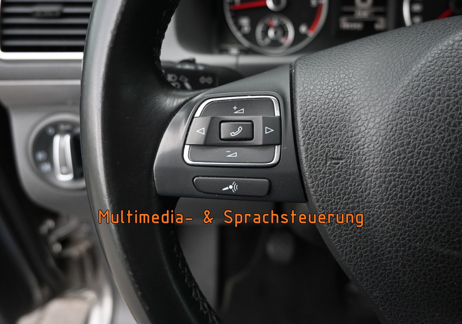 Fahrzeugabbildung Volkswagen Touran 1.6 TDI Comfortline °7-SITZE°KAMERA°02.28