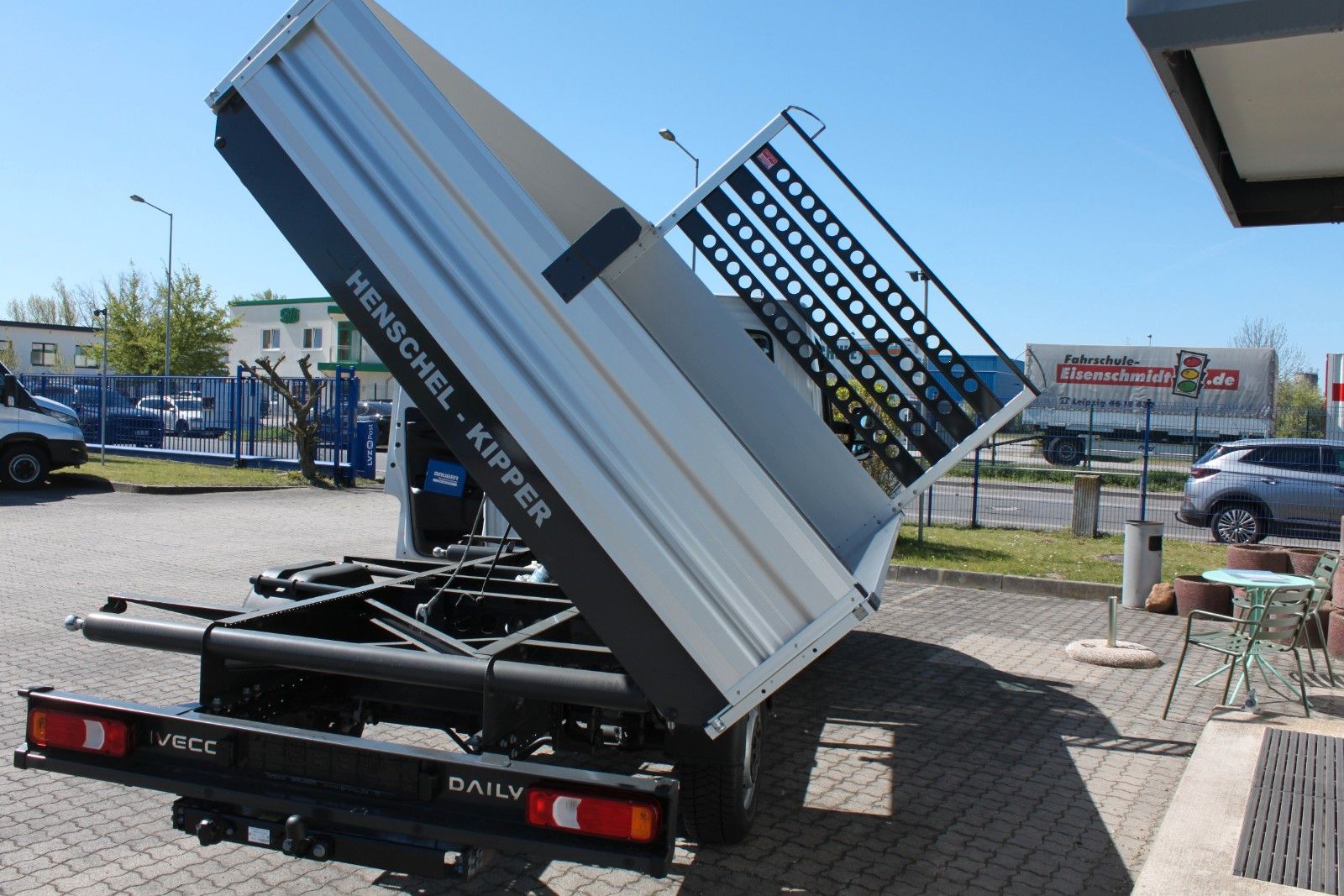Fahrzeugabbildung Iveco Daily Kipper 3,5 Ton AHK;FS-Vorbereitung