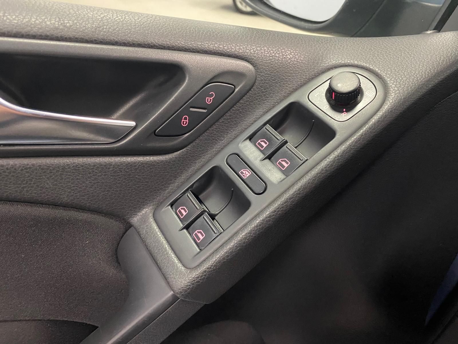 Fahrzeugabbildung Volkswagen Golf 1.4Trendline+KLIMA+ALWETTER+SCHECKHEFT+HU