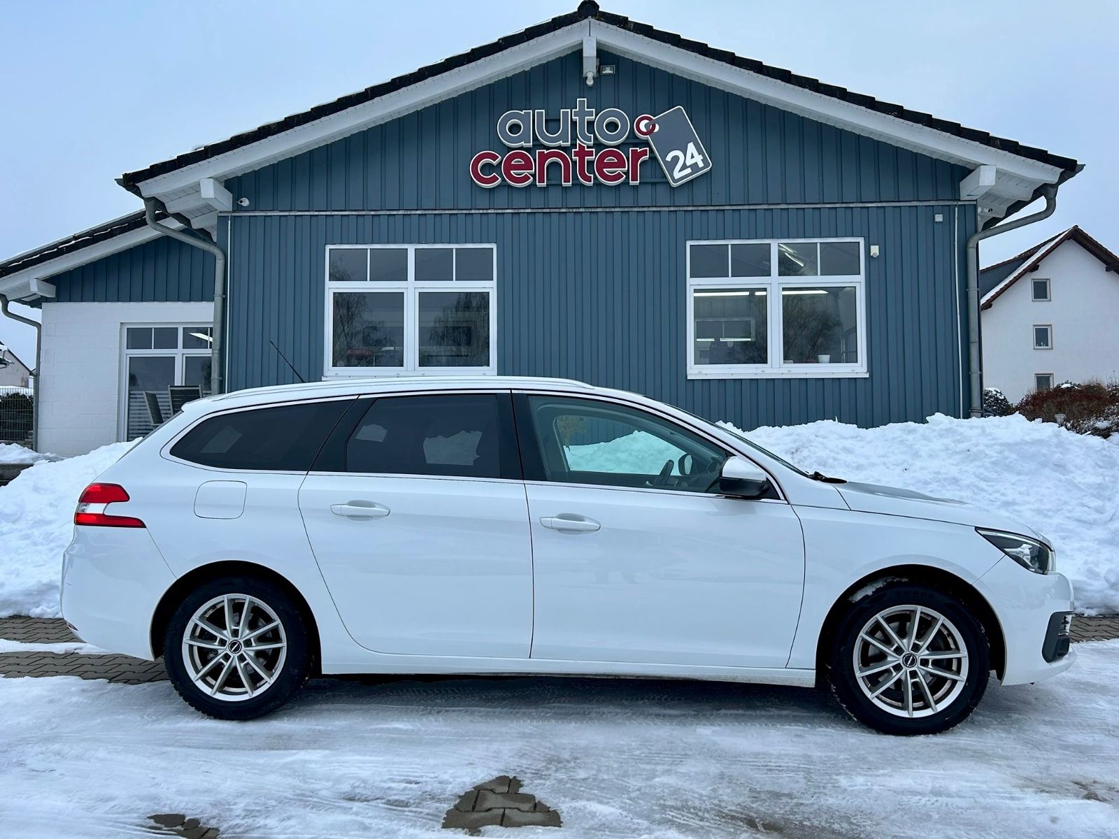 Fahrzeugabbildung Peugeot 308 SW Allure°Automatik°AHK°Kamera°Navi°1.Hand°