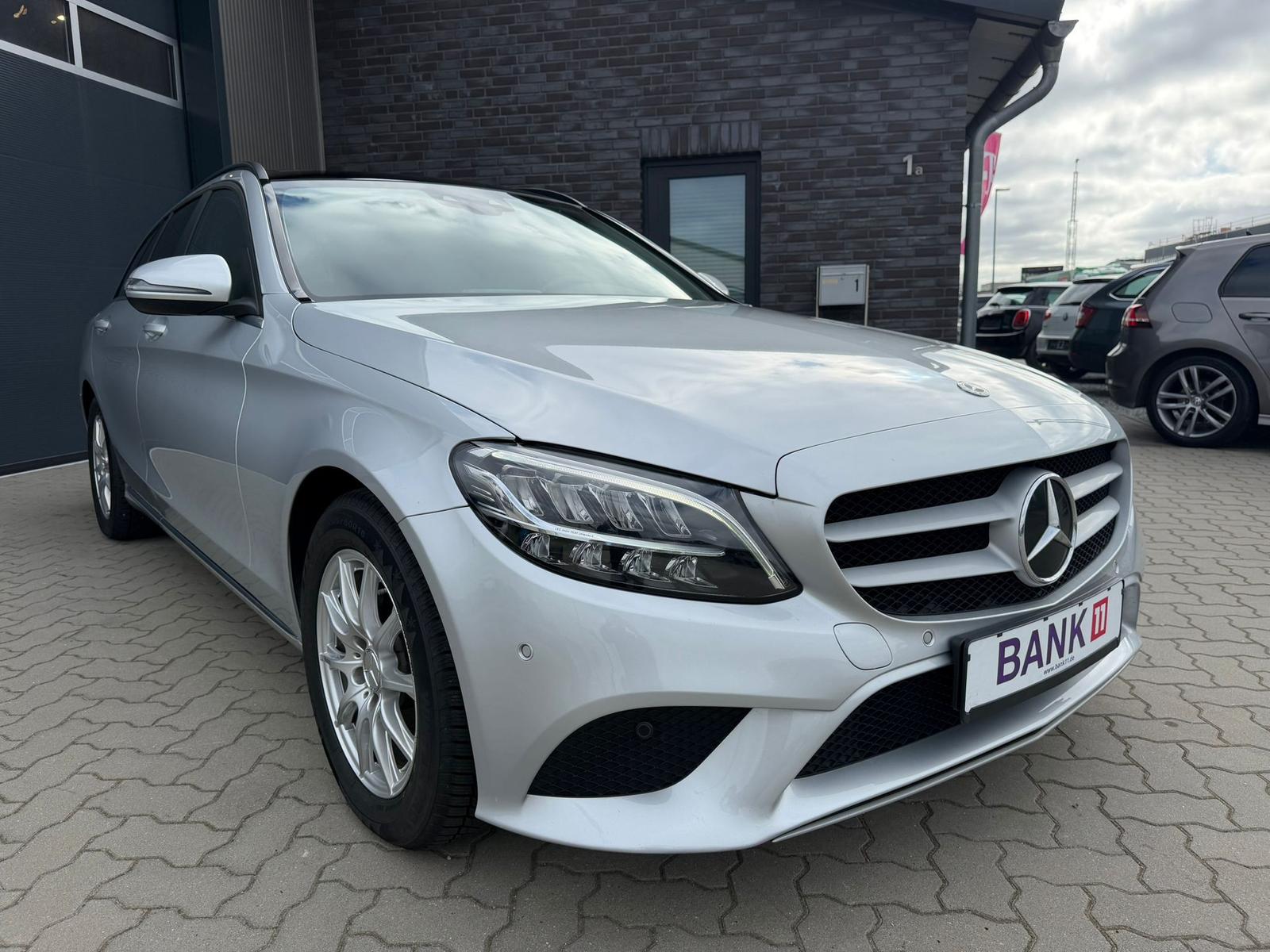 Mercedes-Benz C C 180 T d Panorama-AHK-LED-Navi-Carplay-
