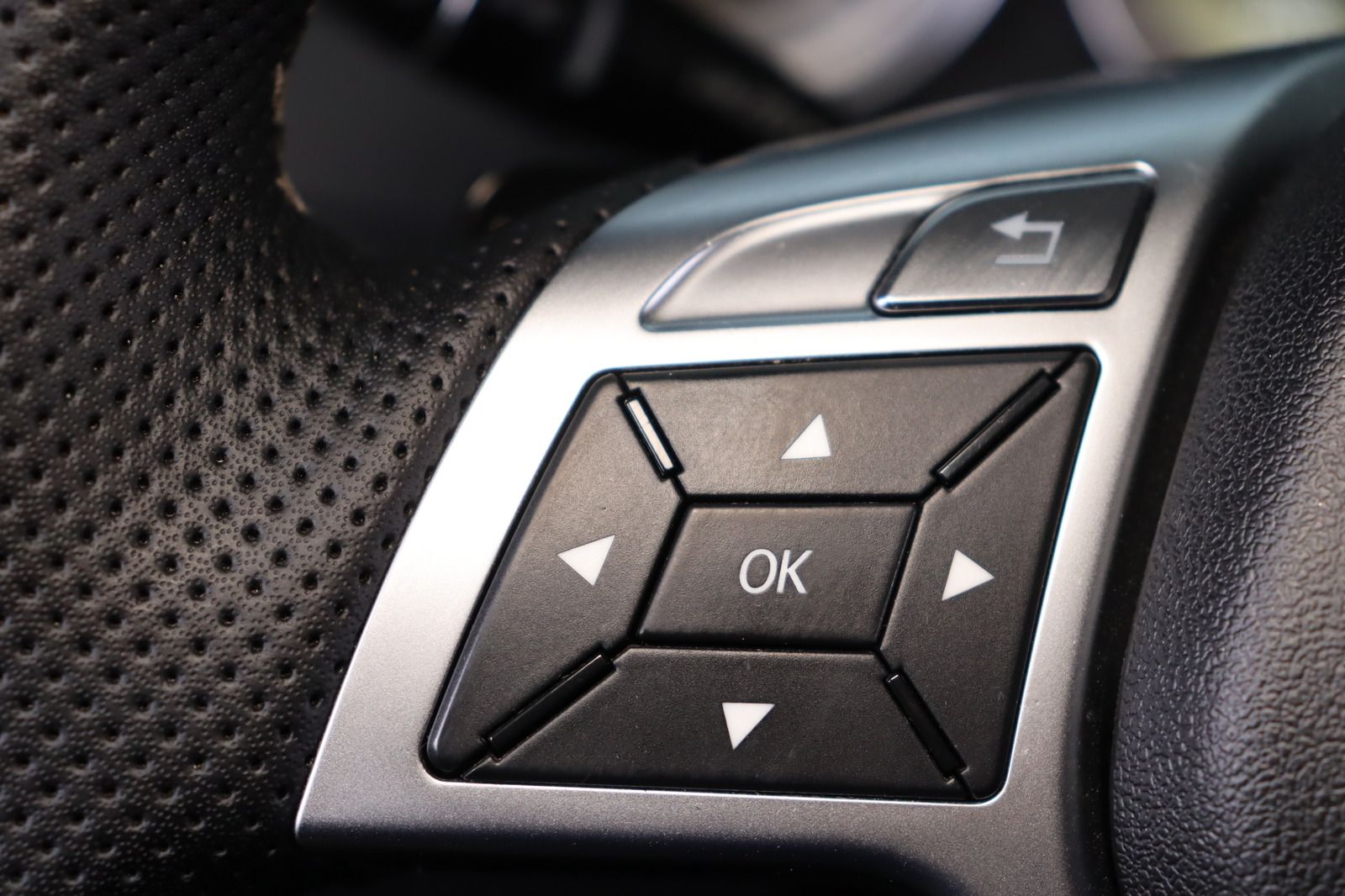 Fahrzeugabbildung Mercedes-Benz C 250 CDI T BlueEFF AVANTG. AMG-Paket * DIS *