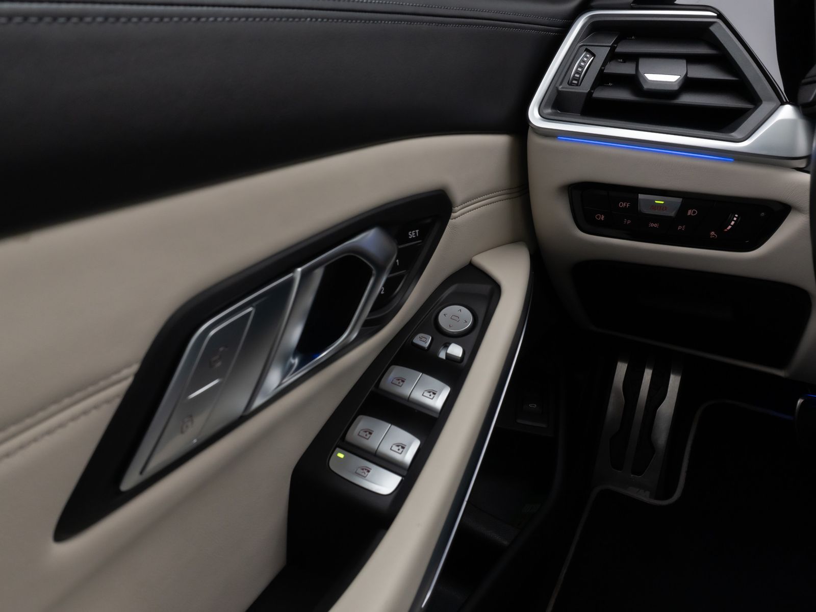 Fahrzeugabbildung BMW M3 Competition xD Glasdach Laser 360°HUD H/K DAB