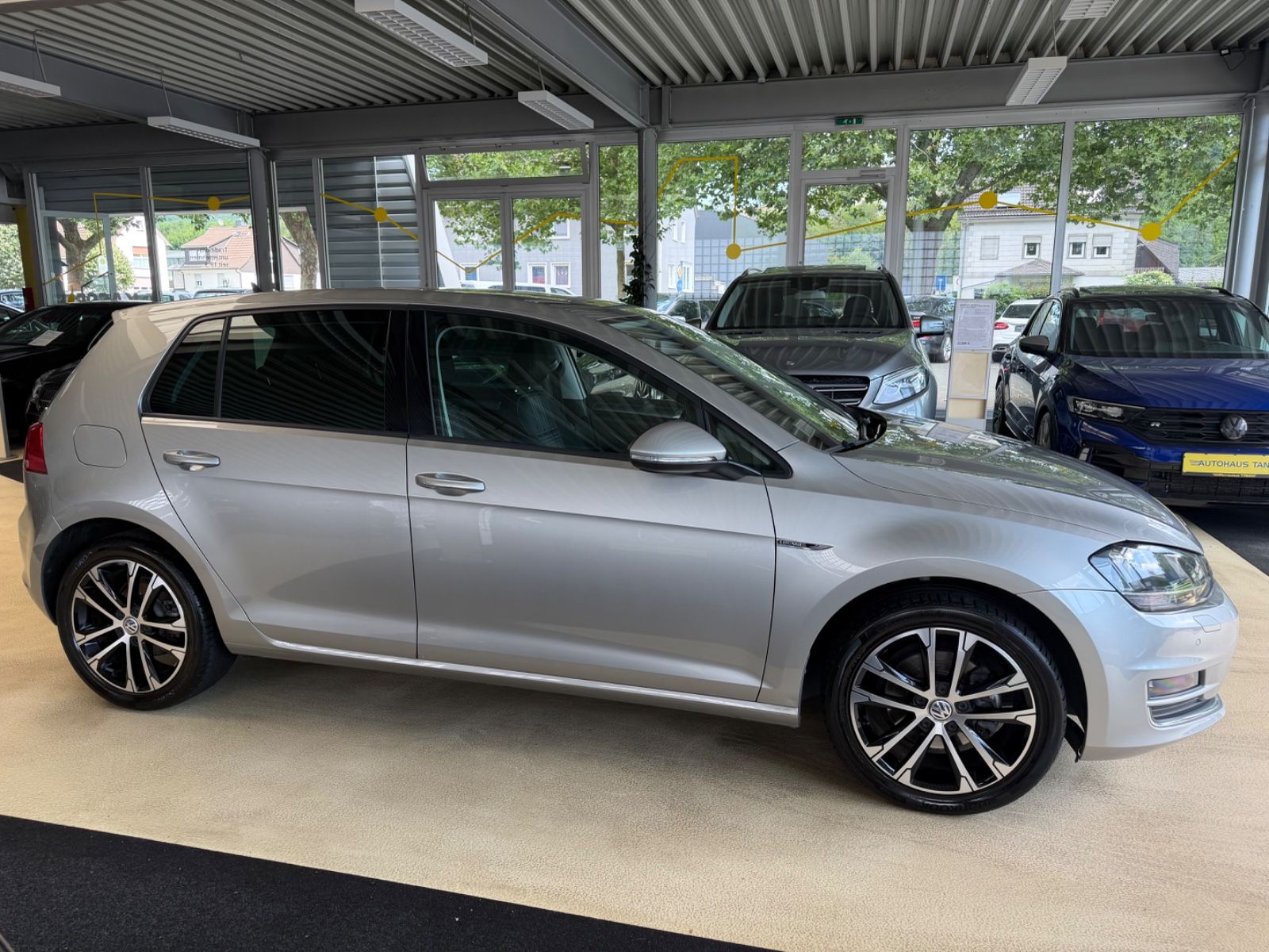 Fahrzeugabbildung Volkswagen Golf VII Lim. Lounge BMT