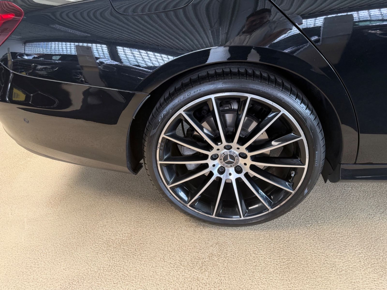 Fahrzeugabbildung Mercedes-Benz E 400 4Matic*AMG-Line*Burmester