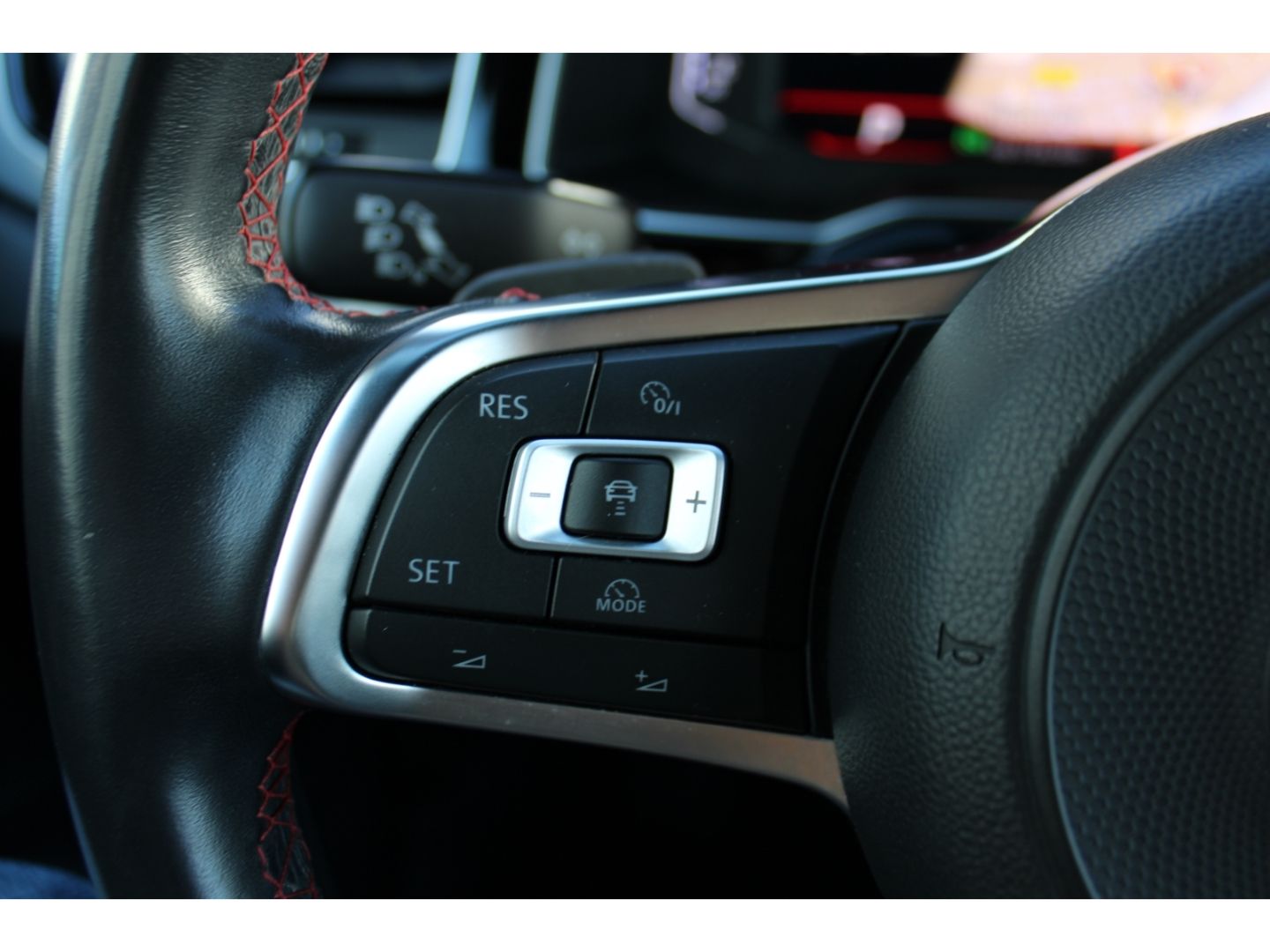 Fahrzeugabbildung Volkswagen Polo VI GTI 2.0TSI DSG ACC LED Milltek H&R PDC R