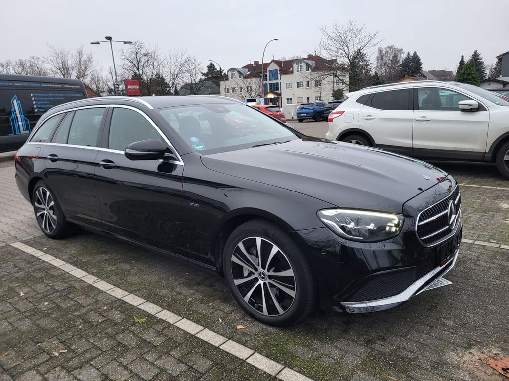 Image of Mercedes-Benz E 300