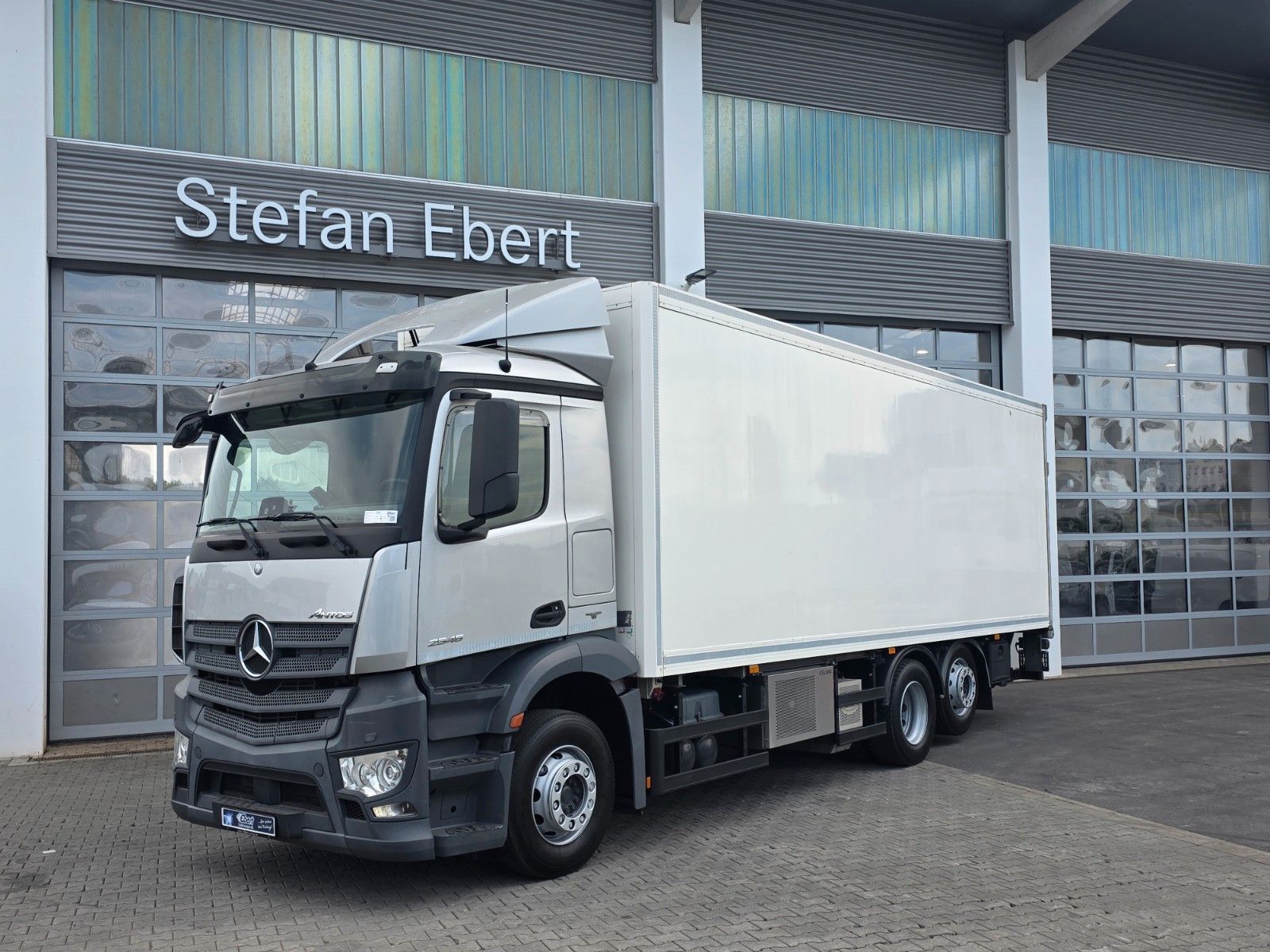 Fahrzeugabbildung Mercedes-Benz Actros 2545 L 6x2 LBW Bär Retarder Xenon AHK