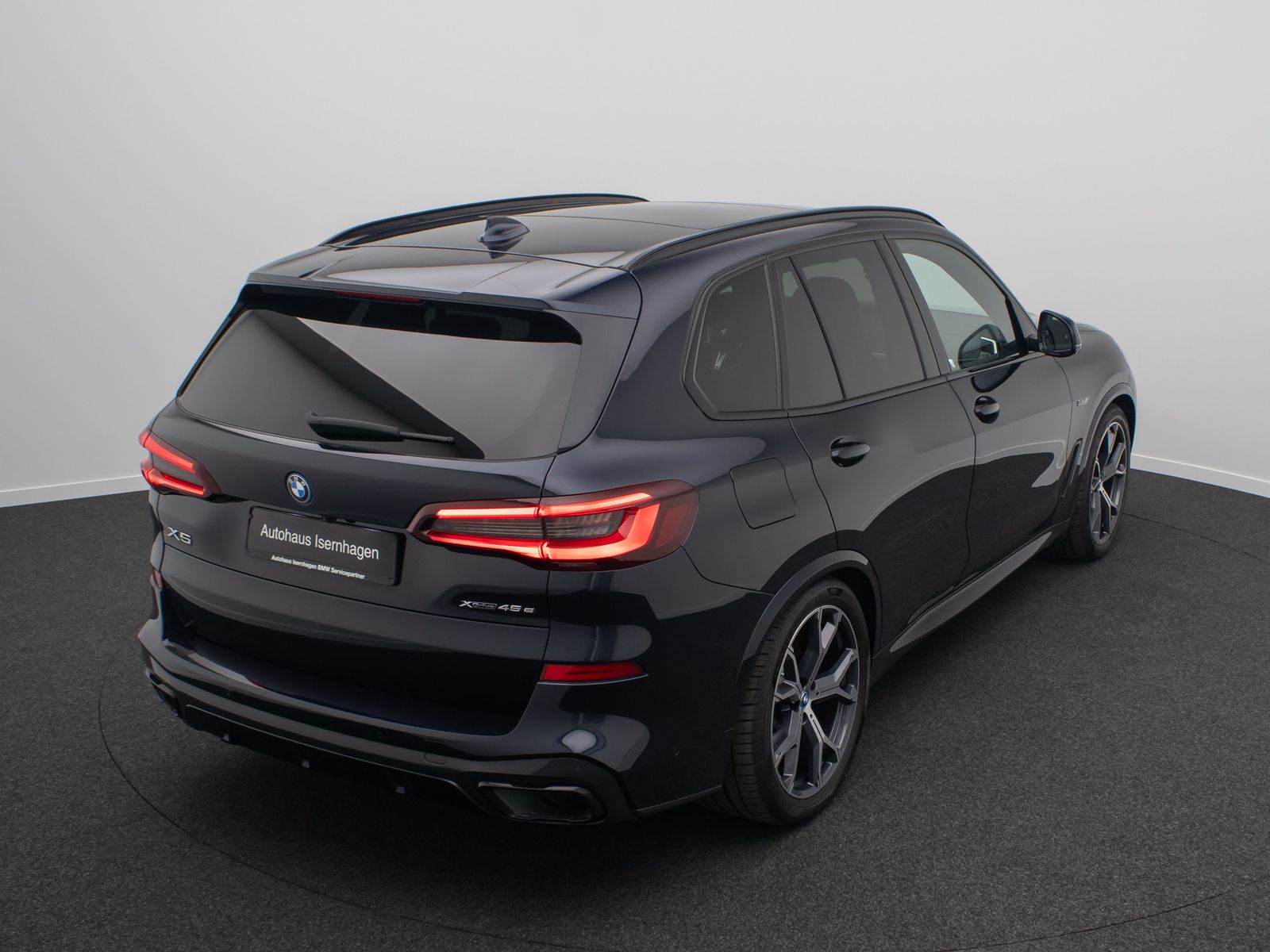 Fahrzeugabbildung BMW X5 xD45e M Sport 360° HUD Panorama DAB Massage