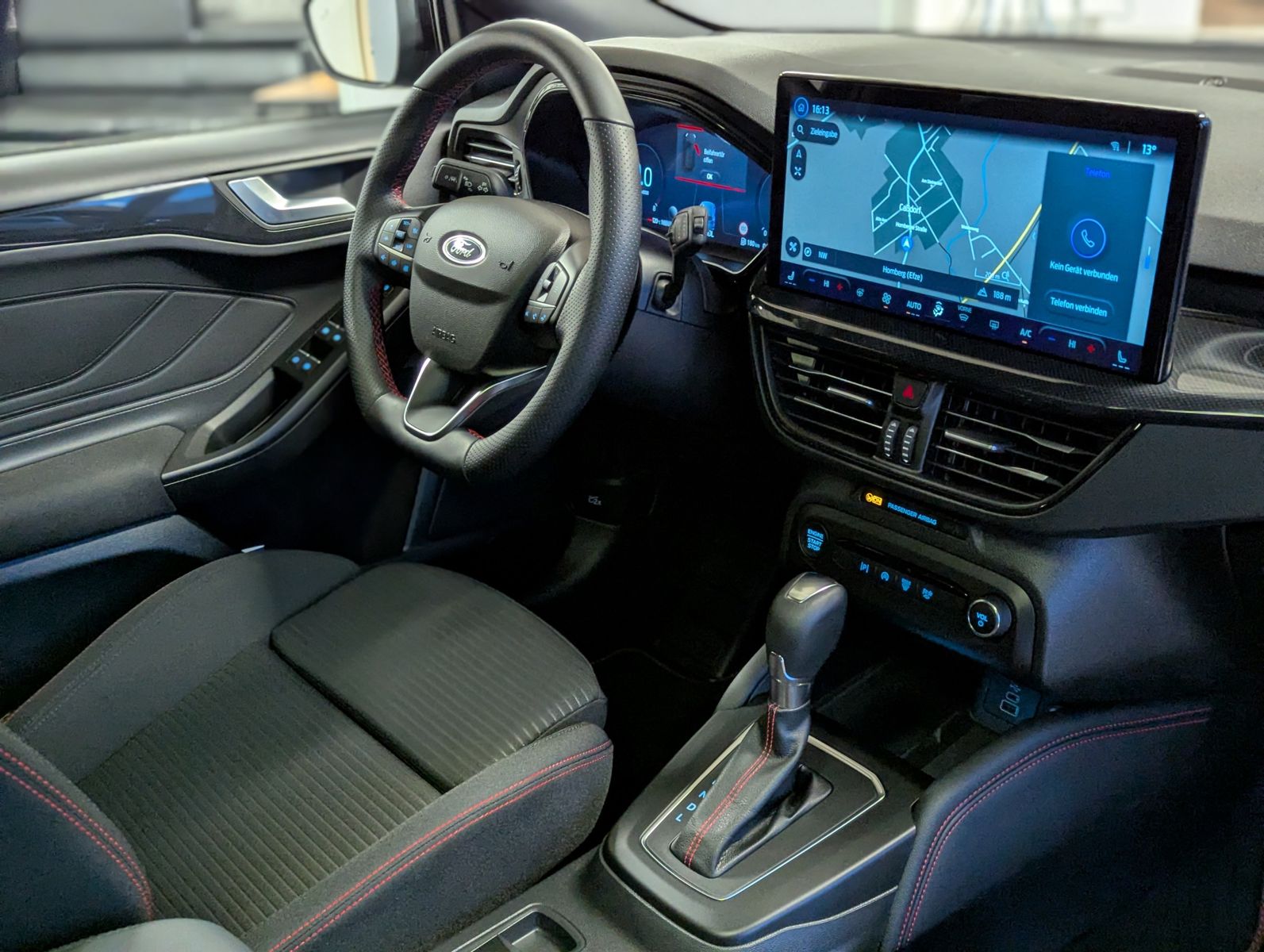 FORD Focus 1.0 ST-Line X EB Matrix Cam B&O Pano ACC - Image 11