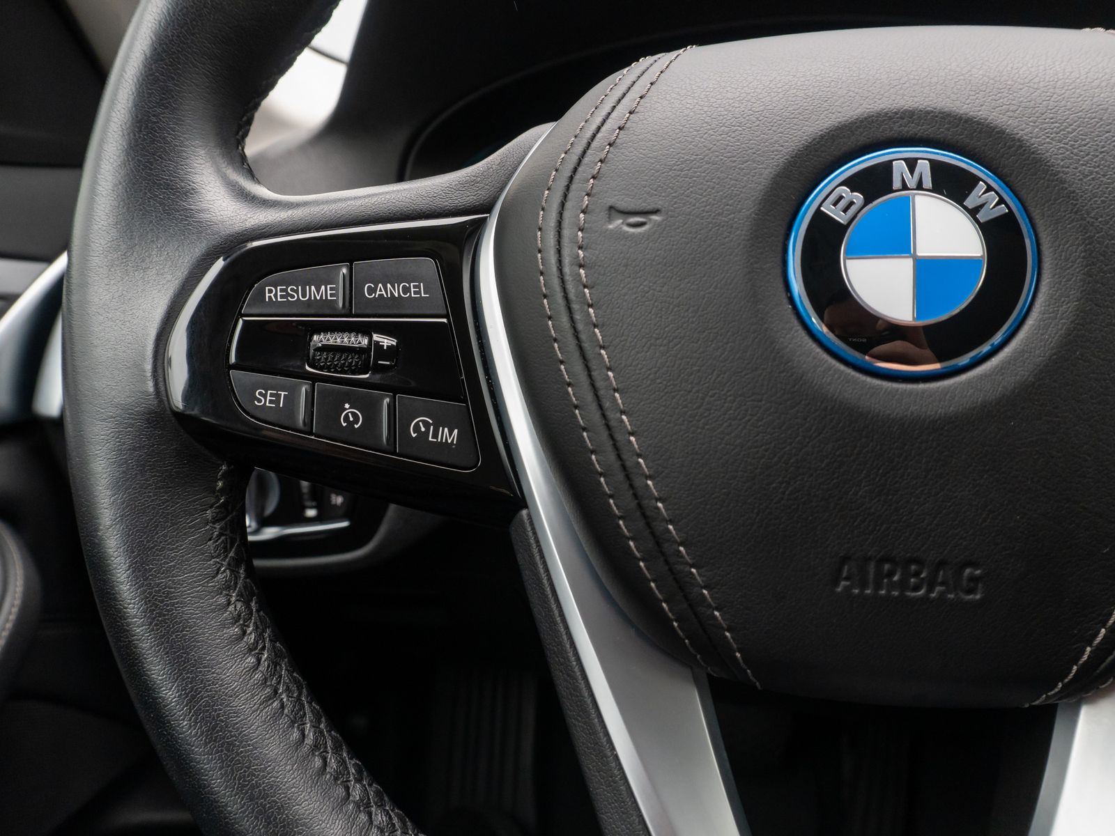 Fahrzeugabbildung BMW 520e Alarm DAB Kamera Cockpit Sport Leder 18Zoll