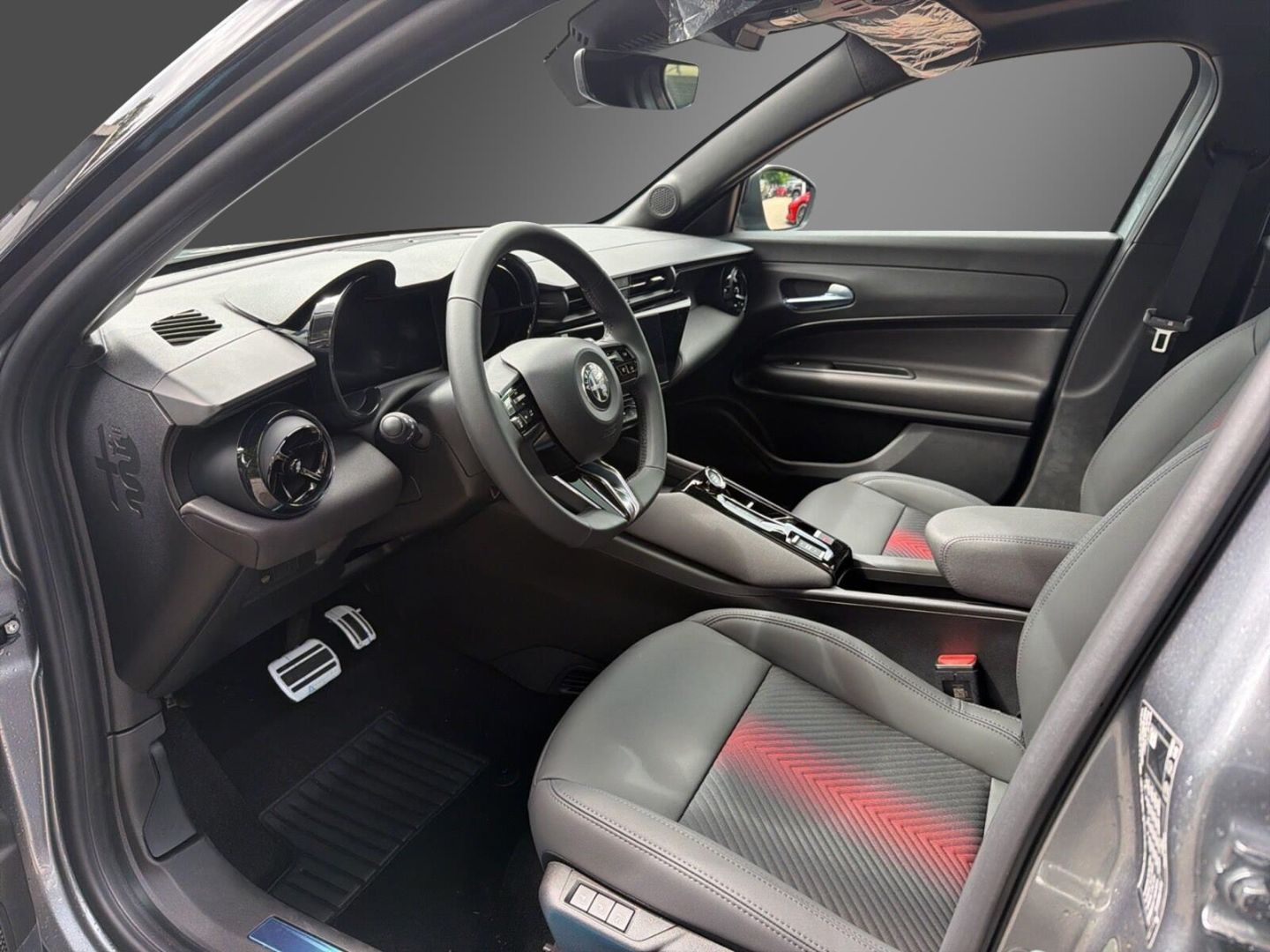 Fahrzeugabbildung Alfa Romeo Junior Ibrida TI 1,2 VGT 107kW MY26-Panoramadach