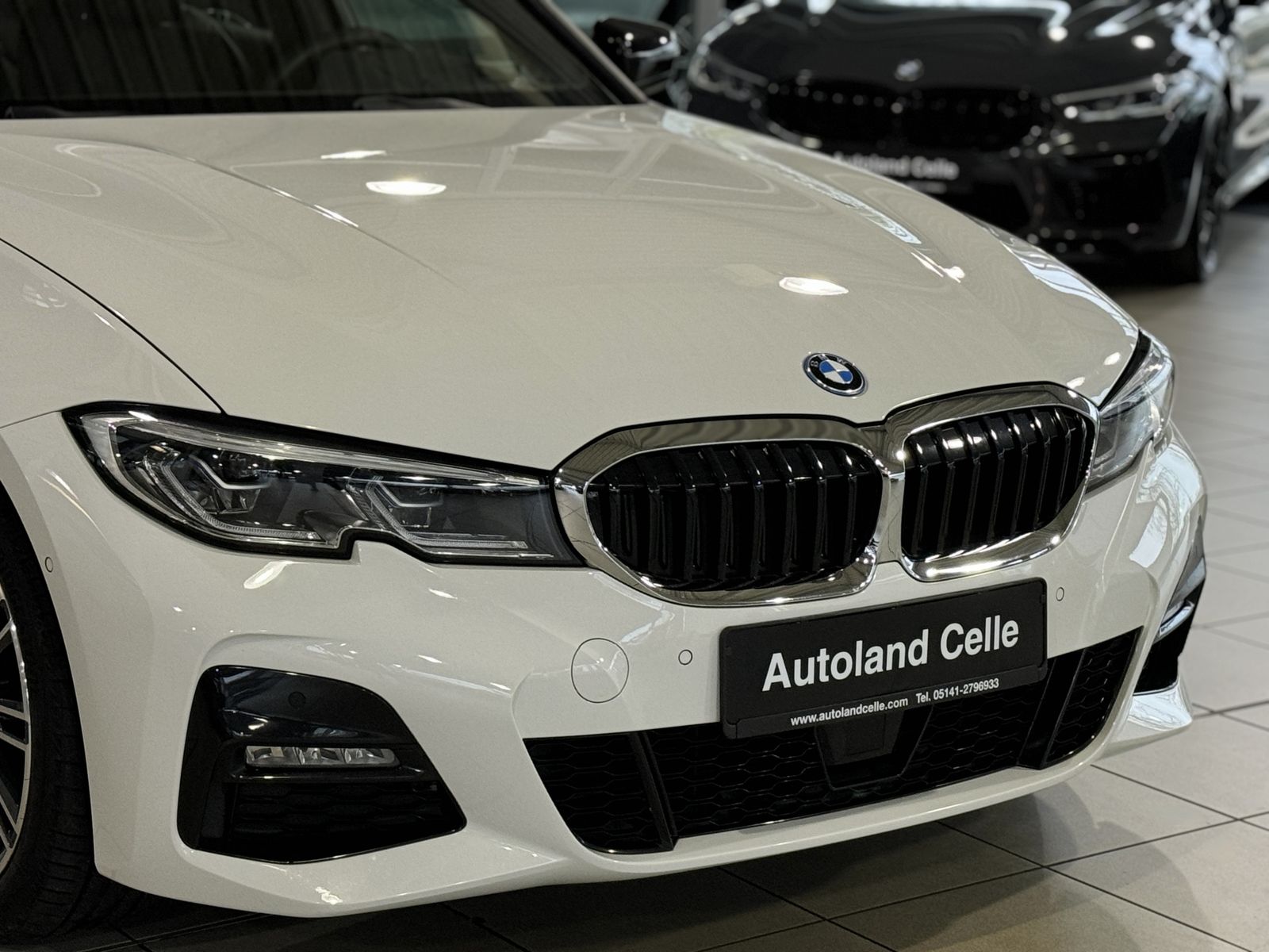 Fahrzeugabbildung BMW 320e M Sport Panoram Kamera HUD DAB HiFi Komfort