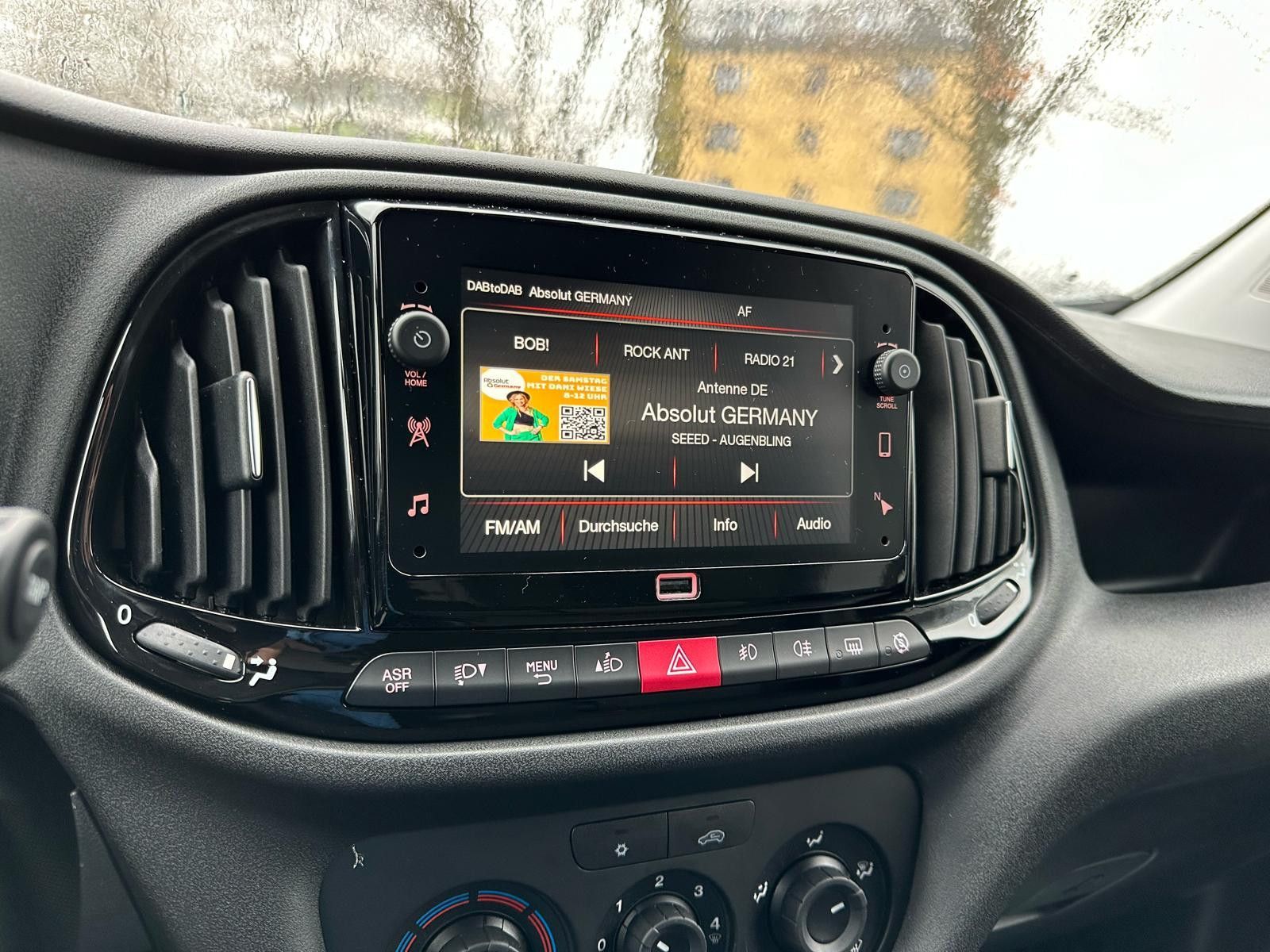 Fahrzeugabbildung Fiat Doblo 1.6 SX 3 Sitze NAVI KAMERA GARANTIE 12/202